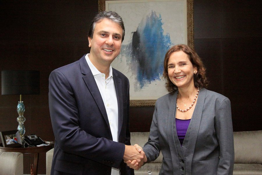 A vice-governadora ficará no comando durante as férias de Camilo Santana (PT), que retorna às atividades no dia 21. Esta é a primeira vez na história que uma mulher assume o posto mais alto do executivo estadual. "Espero cumprir o papel que me cabe da melhor maneira possível e, com o retorno do governador na próxima semana, poder prestar contas do trabalho exercido", declarou (Foto: Rodrigo Rocha) A vice-governadora ficará no comando durante as férias de Camilo Santana (PT), que retorna às atividades no dia 21. Esta é a primeira vez na história que uma mulher assume o posto mais alto do executivo estadual. "Espero cumprir o papel que me cabe da melhor maneira possível e, com o retorno do governador na próxima semana, poder prestar contas do trabalho exercido", declarou