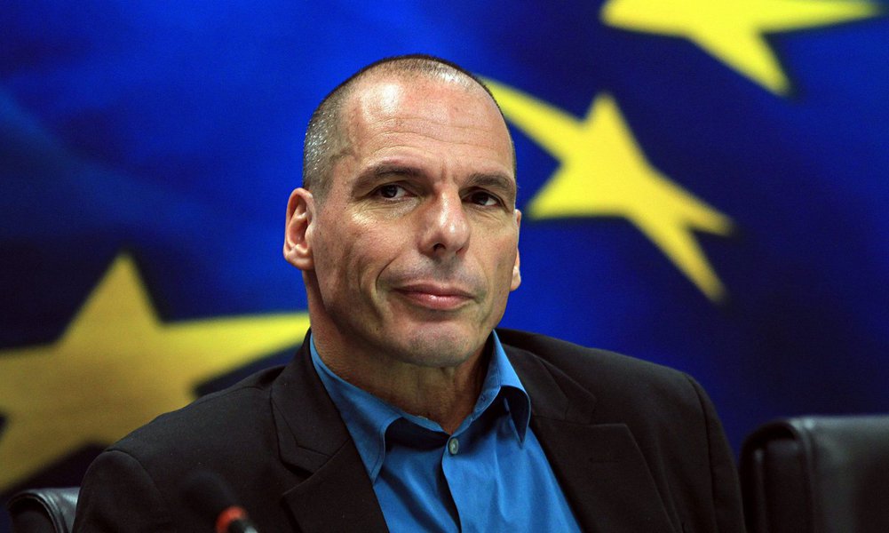 De acordo com o ministro das Finanças da Grécia, Yanis Varoufakis, o governo grego vai avaliar neste domingo a adoção de controles de capital e o fechamento dos bancos do país na segunda-feira; autoridades vão pesar ambas as decisões durante a noite, disse ele à BBC Radio (Foto: Gisele Federicce) De acordo com o ministro das Finanças da Grécia, Yanis Varoufakis, o governo grego vai avaliar neste domingo a adoção de controles de capital e o fechamento dos bancos do país na segunda-feira; autoridades vão pesar ambas as decisões durante a noite, disse ele à BBC Radio
