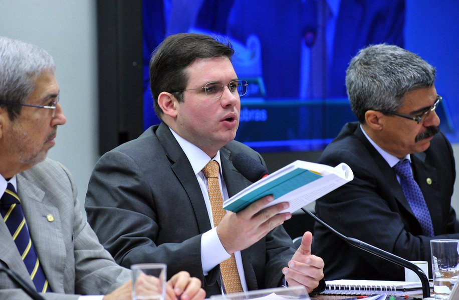 Deputados da comissão que investiga denúncias contra a Petrobras já haviam aprovado requerimento de convocação do empreiteiro da UTC, mas aguardavam a homologação do acordo de delação premiada, o que foi feito na quinta-feira pelo ministro Teori Zavascki, do STF (Foto: Gisele Federicce) Deputados da comissão que investiga denúncias contra a Petrobras já haviam aprovado requerimento de convocação do empreiteiro da UTC, mas aguardavam a homologação do acordo de delação premiada, o que foi feito na quinta-feira pelo ministro Teori Zavascki, do STF