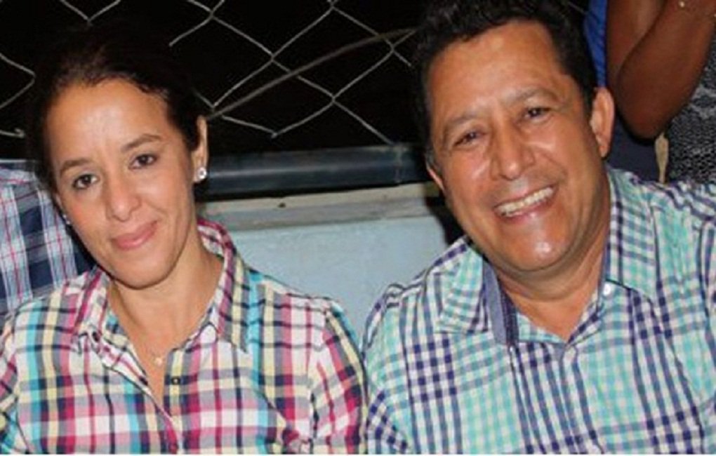 O secretário de Finanças de Matrinchã, Hélio Soyer, se apresentou à Polícia Civil na tarde de terça-feira e confessou participação na morte do prefeito do município, Daniel Antônio, e da mulher dele, Elizete Bastos; os dois foram assassinados no último dia 4 com golpes de objeto cortante no pescoço; Hélio é irmão do ex-deputado e peemedebista histórico Luiz Soyer e ocupava o cargo na prefeitura desde 2013; ainda não sabe a motivação do crime (Foto: José Barbacena) O secretário de Finanças de Matrinchã, Hélio Soyer, se apresentou à Polícia Civil na tarde de terça-feira e confessou participação na morte do prefeito do município, Daniel Antônio, e da mulher dele, Elizete Bastos; os dois foram assassinados no último dia 4 com golpes de objeto cortante no pescoço; Hélio é irmão do ex-deputado e peemedebista histórico Luiz Soyer e ocupava o cargo na prefeitura desde 2013; ainda não sabe a motivação do crime