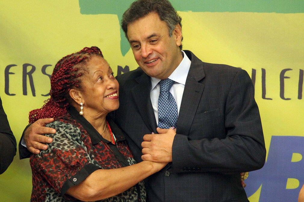 Presente na manifestação contra o governo federal, em Salvador, a desembargadora aposentada Luislinda Valois acusou o PT de fraudar as eleições presidenciais de 2014 e afirmou rezar para que o juiz federal Sérgio Moro não seja assassinado; “Eu tenho certeza que nem todo mundo votou em Dilma. E como é que ela ganhou? É fraude. Eles sabem fazer tudo de errado. Eu tenho quase certeza disso. Só não posso provar. Mas não é possível que tenha sido desse jeito”, disse a magistrada, que foi candidata a deputada federal pelo PSDB (Foto: José Barbacena) Presente na manifestação contra o governo federal, em Salvador, a desembargadora aposentada Luislinda Valois acusou o PT de fraudar as eleições presidenciais de 2014 e afirmou rezar para que o juiz federal Sérgio Moro não seja assassinado; “Eu tenho certeza que nem todo mundo votou em Dilma. E como é que ela ganhou? É fraude. Eles sabem fazer tudo de errado. Eu tenho quase certeza disso. Só não posso provar. Mas não é possível que tenha sido desse jeito”, disse a magistrada, que foi candidata a deputada federal pelo PSDB