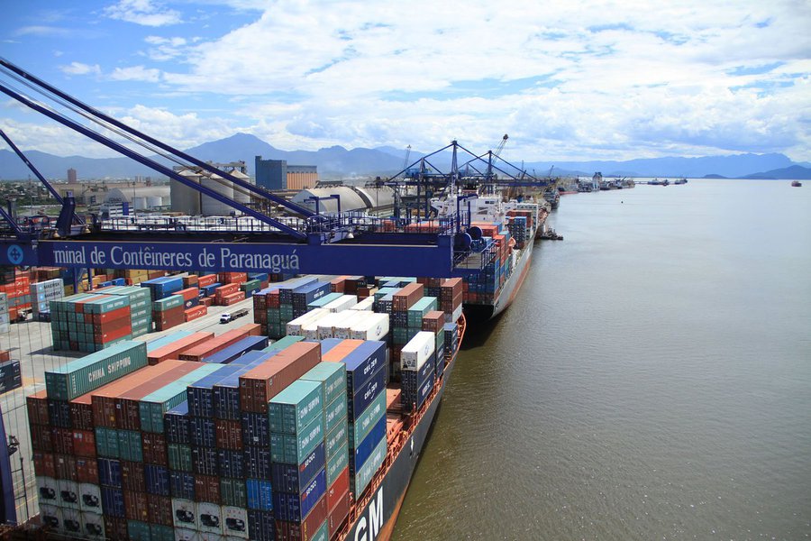 Balança comercial brasileira teve superávit de US$ 4,527 bilhões em junho, acumulando no ano saldo positivo de US$ 2,222 bilhões, novamente sob influência da queda nas importações superior à observada nas exportações; resultado de junho foi o quarto superávit consecutivo mensal do país e a melhor marca para o mês desde 2009, quando o saldo foi positivo em US$ 4,6 bilhões (Foto: Paulo Emílio) Balança comercial brasileira teve superávit de US$ 4,527 bilhões em junho, acumulando no ano saldo positivo de US$ 2,222 bilhões, novamente sob influência da queda nas importações superior à observada nas exportações; resultado de junho foi o quarto superávit consecutivo mensal do país e a melhor marca para o mês desde 2009, quando o saldo foi positivo em US$ 4,6 bilhões