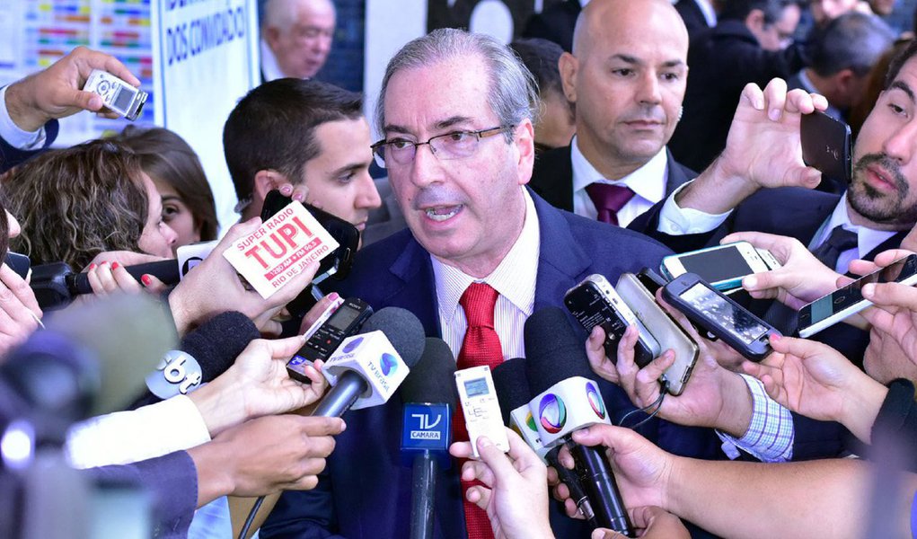 Presidente da Câmara dos Deputados, Eduardo Cunha (PMDB-RJ) lembrou que os parlamentares aguardam o envio de um projeto de reforma, por parte do governo, para que o tema comece a tramitar na Câmara; "Há muita dificuldade, muita discussão. O objetivo é que não tenha aumento da carga tributária. Esse é o objetivo que a Câmara vai perseguir na reforma do PIS/Cofins. Alguma reforma pode e deve ser feita, sem dúvida nenhuma, mas tem de ser feita com efeito nulo, sem aumento da carga. Essa é a base do processo", afirmou. (Foto: Leonardo Lucena) Presidente da Câmara dos Deputados, Eduardo Cunha (PMDB-RJ) lembrou que os parlamentares aguardam o envio de um projeto de reforma, por parte do governo, para que o tema comece a tramitar na Câmara; "Há muita dificuldade, muita discussão. O objetivo é que não tenha aumento da carga tributária. Esse é o objetivo que a Câmara vai perseguir na reforma do PIS/Cofins. Alguma reforma pode e deve ser feita, sem dúvida nenhuma, mas tem de ser feita com efeito nulo, sem aumento da carga. Essa é a base do processo", afirmou.