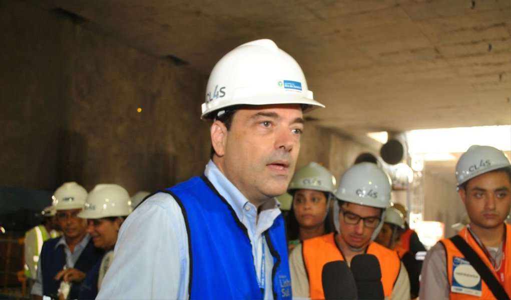 O governo do Rio de Janeiro confirmou que a interligação dos municípios de Niterói e São Gonçalo, na Região Metropolitana, deve acontecer pela Linha 3 do metrô e não pelo sistema BRT, como havia sido anunciado em março; a nova mudança, segundo o secretário estadual de Transportes Carlos Roberto Osório, se deve aos cortes no orçamento do Estado
(Foto: Leonardo Lucena) O governo do Rio de Janeiro confirmou que a interligação dos municípios de Niterói e São Gonçalo, na Região Metropolitana, deve acontecer pela Linha 3 do metrô e não pelo sistema BRT, como havia sido anunciado em março; a nova mudança, segundo o secretário estadual de Transportes Carlos Roberto Osório, se deve aos cortes no orçamento do Estado