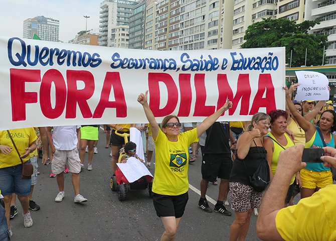 É preciso impedir, politicamente, a emergência e o ódio dos pequenos fascistas, para que não possam surgir os grandes, capazes de massacres gigantescos (Foto: Tarso Genro) www.brasil247.com - É preciso impedir, politicamente, a emergência e o ódio dos pequenos fascistas, para que não possam surgir os grandes, capazes de massacres gigantescos