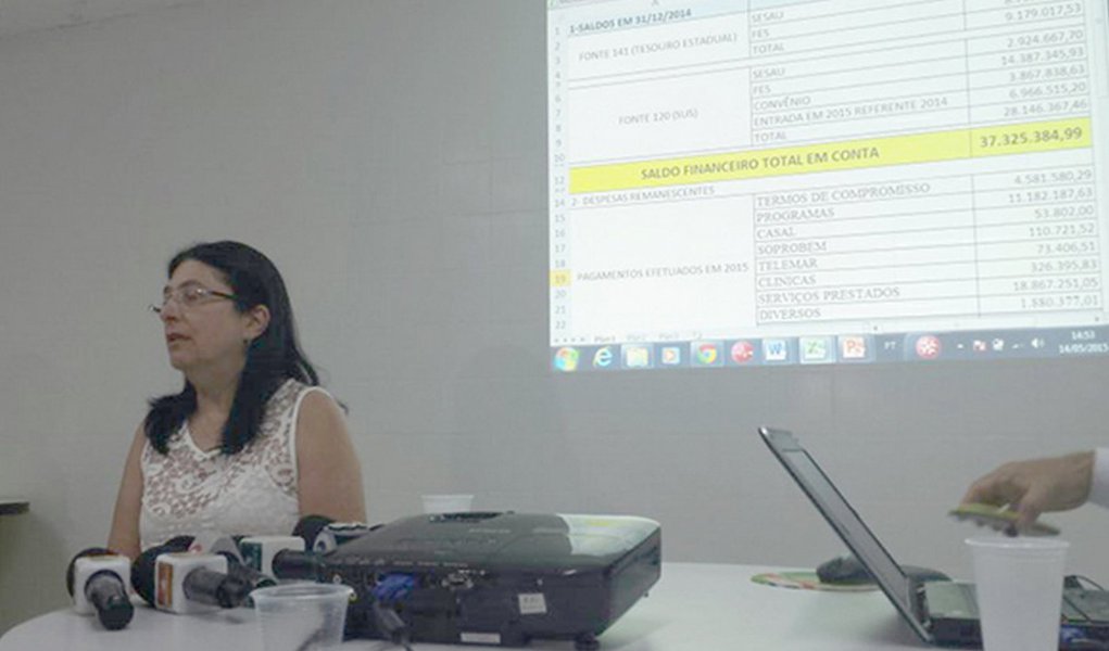 A Secretária de Estado da Saúde de Alagoas, Rosângela Wyszomirska, revelou que a pasta tem cerca de R$ 118 milhões em dívidas herdadas da gestão do ex-governador Teotonio Vilela Filho (PSBD); “Não cabe à Sesau fazer prejulgamento sobre se há irregularidades em processos de pagamento. Vamos pegar cada contrato e negociar um a um, buscando um desconto maior para, desta forma, mantermos nossas unidades abastecidas”'; justificativa ocorre após protestos de fornecedores que reclamam da falta de pagamento (Foto: Voney Malta) A Secretária de Estado da Saúde de Alagoas, Rosângela Wyszomirska, revelou que a pasta tem cerca de R$ 118 milhões em dívidas herdadas da gestão do ex-governador Teotonio Vilela Filho (PSBD); “Não cabe à Sesau fazer prejulgamento sobre se há irregularidades em processos de pagamento. Vamos pegar cada contrato e negociar um a um, buscando um desconto maior para, desta forma, mantermos nossas unidades abastecidas”'; justificativa ocorre após protestos de fornecedores que reclamam da falta de pagamento