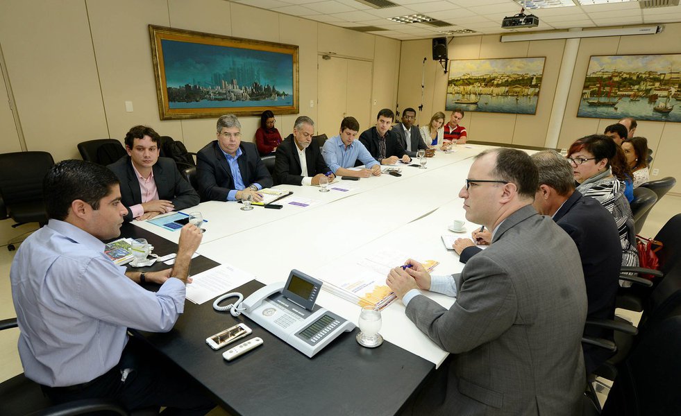 ACM Neto diz que sua meta é fazer com que Salvador esteja inserida num grupo de dez cidades que firmarão parceria com a empresa Bloomberg Philanthropies para auxílio na gestão do trânsito; a fundação disponibilizará equipes de assistência técnica, treinamentos gratuitos para agentes de trânsito, entre outras ações; as dez cidades serão escolhidas num grupo de 20 locais dispostos em diversas regiões do mundo; no Brasil, apenas Salvador, Rio de Janeiro e São Paulo foram relacionadas (Foto: Romulo Faro) ACM Neto diz que sua meta é fazer com que Salvador esteja inserida num grupo de dez cidades que firmarão parceria com a empresa Bloomberg Philanthropies para auxílio na gestão do trânsito; a fundação disponibilizará equipes de assistência técnica, treinamentos gratuitos para agentes de trânsito, entre outras ações; as dez cidades serão escolhidas num grupo de 20 locais dispostos em diversas regiões do mundo; no Brasil, apenas Salvador, Rio de Janeiro e São Paulo foram relacionadas