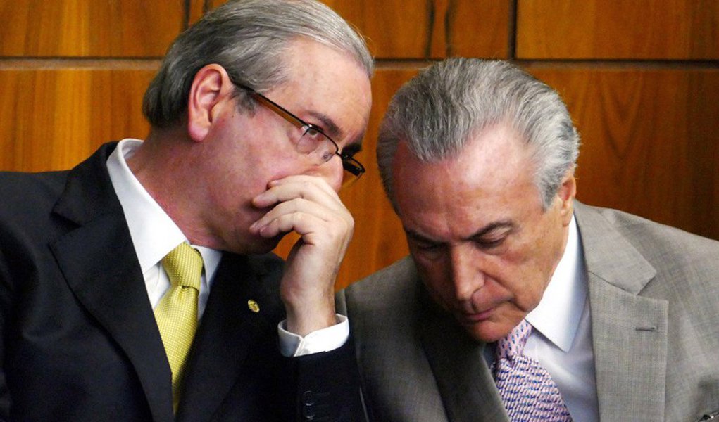 Vice-presidente Michel Temer convidou o presidente da Câmara para uma reunião com ele e o comandante do Senado, Renan Calheiros (PMDB-AL), para discutir a Agenda Brasil; o encontro deve ser na segunda-feira; “O governo tem de reunificar o país para superar a crise. Nosso primeiro desafio é unir Senado e Câmara para encontrar saídas para retomar o crescimento”, disse Temer (Foto: Roberta Namour) Vice-presidente Michel Temer convidou o presidente da Câmara para uma reunião com ele e o comandante do Senado, Renan Calheiros (PMDB-AL), para discutir a Agenda Brasil; o encontro deve ser na segunda-feira; “O governo tem de reunificar o país para superar a crise. Nosso primeiro desafio é unir Senado e Câmara para encontrar saídas para retomar o crescimento”, disse Temer