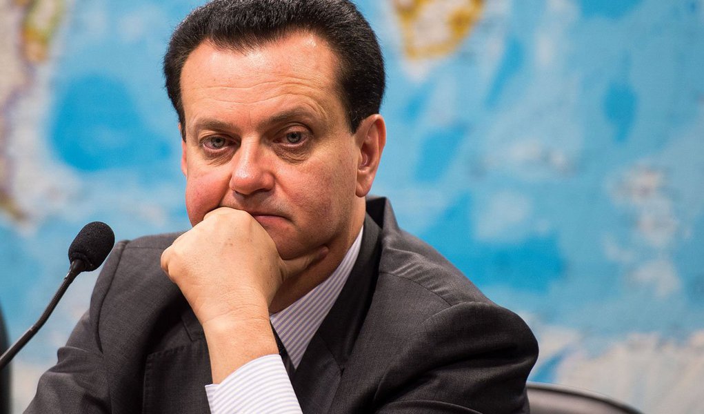 De acordo com a ação, todos os agentes públicos deveriam ter agido “para impedir que a Feira da Madrugada se transformasse em ‘local sem lei’, mas nada fizeram, violando os princípios da legalidade e da moralidade administrativa”; a Promotoria também aponta a existência de um esquema de pagamento de propina para obtenção de permissão de uso dos boxes (Foto: Roberta Namour) De acordo com a ação, todos os agentes públicos deveriam ter agido “para impedir que a Feira da Madrugada se transformasse em ‘local sem lei’, mas nada fizeram, violando os princípios da legalidade e da moralidade administrativa”; a Promotoria também aponta a existência de um esquema de pagamento de propina para obtenção de permissão de uso dos boxes