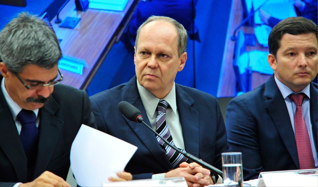 O diretor de Operações e Participações da empresa Sete Brasil, Renato Sanches Rodrigues, disse em seu depoimento na Comissão Parlamentar de Inquérito (CPI) da Petrobras, disse que a crise financeira pela qual a empresa passa foi causada em decorrência da Operação Lava Jato; "A Sete Brasil está nessa situação devido principalmente a ocorrência da Lava Jato, que retraiu o mercado financeiros e os investidores", disse (Foto: Paulo Emílio) O diretor de Operações e Participações da empresa Sete Brasil, Renato Sanches Rodrigues, disse em seu depoimento na Comissão Parlamentar de Inquérito (CPI) da Petrobras, disse que a crise financeira pela qual a empresa passa foi causada em decorrência da Operação Lava Jato; "A Sete Brasil está nessa situação devido principalmente a ocorrência da Lava Jato, que retraiu o mercado financeiros e os investidores", disse