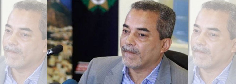 O Ministério Público do Estado do Rio (MPRJ), por meio do Gaeco o, obteve na Justiça decisão que determina a transferência do delegado Fernando Cesar Magalhães Reis da carceragem da Divisão Anti-Sequestro (DAS) da Polícia Civil para a Penitenciária Pedrolino Werling de Oliveira (Bangu VIII); ele é acusado de participar de uma organização criminosa composta por agentes da Delegacia de Proteção do Meio Ambiente (DPMA), com a finalidade de extorquir empresários (Foto: Leonardo Lucena) O Ministério Público do Estado do Rio (MPRJ), por meio do Gaeco o, obteve na Justiça decisão que determina a transferência do delegado Fernando Cesar Magalhães Reis da carceragem da Divisão Anti-Sequestro (DAS) da Polícia Civil para a Penitenciária Pedrolino Werling de Oliveira (Bangu VIII); ele é acusado de participar de uma organização criminosa composta por agentes da Delegacia de Proteção do Meio Ambiente (DPMA), com a finalidade de extorquir empresários