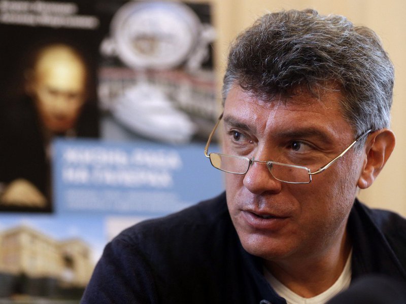 Dois suspeitos foram detidos nas investigações sobre o assassinato de Boris Nemtsov, afirmou a principal autoridade de Segurança da Rússia, uma semana após ele ter sido assassinado próximo ao Kremlin, no mais relevante assassinato de uma figura de oposição em anos; a agência estatal de notícias RIA citou Bortnikov dizendo que os suspeitos são oriundos do Cáucaso, uma região empobrecida e violenta no sul da Rússia (Foto: Leonardo Lucena) Dois suspeitos foram detidos nas investigações sobre o assassinato de Boris Nemtsov, afirmou a principal autoridade de Segurança da Rússia, uma semana após ele ter sido assassinado próximo ao Kremlin, no mais relevante assassinato de uma figura de oposição em anos; a agência estatal de notícias RIA citou Bortnikov dizendo que os suspeitos são oriundos do Cáucaso, uma região empobrecida e violenta no sul da Rússia