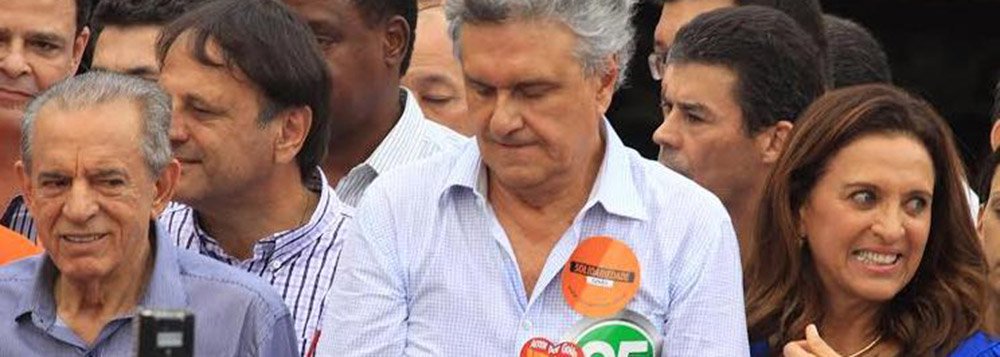 Ex-prefeito movimenta-se em busca de apoios partidários para as disputas à Prefeitura de Goiânia no ano que vem sem preocupação em esconder que não deve concluir o mandato (caso eleito) para concorrer ao governo do Estado; desafio agora reagrupar sua base, dividida após as eleições de 2014; meta de voltar ao Palácio das Esmeraldas deve afastar o apoio do senador do DEM Ronaldo Caiado, que tem a mesma ambição do decano peemedebista (Foto: Realle Palazzo-Martini) Ex-prefeito movimenta-se em busca de apoios partidários para as disputas à Prefeitura de Goiânia no ano que vem sem preocupação em esconder que não deve concluir o mandato (caso eleito) para concorrer ao governo do Estado; desafio agora reagrupar sua base, dividida após as eleições de 2014; meta de voltar ao Palácio das Esmeraldas deve afastar o apoio do senador do DEM Ronaldo Caiado, que tem a mesma ambição do decano peemedebista