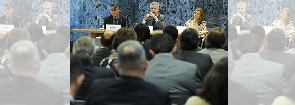 Titulares das secretarias de Estado e das empresas públicas de Brasília assinaram acordos de resultados com o governador Rodrigo Rollemberg. (PSB); cada um dos documentos lista as principais ações a serem lançadas ou concluídas até o fim de 2015 e faz parte de um processo de gestão implementado desde o início do ano (Foto: Paulo Emílio) Titulares das secretarias de Estado e das empresas públicas de Brasília assinaram acordos de resultados com o governador Rodrigo Rollemberg. (PSB); cada um dos documentos lista as principais ações a serem lançadas ou concluídas até o fim de 2015 e faz parte de um processo de gestão implementado desde o início do ano