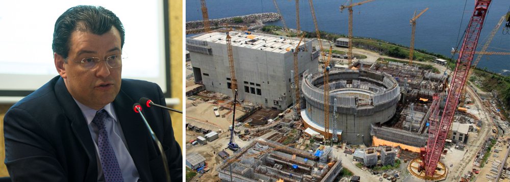 Ministro de Minas e Energia, Eduardo Braga, e o presidente da Eletrobras, José da Costa Neto, negaram que o governo esteja inadimplente com o pagamento a empreiteiras responsáveis pela construção da Usina Nuclear Angra 3; ministro, no entanto, reconheceu atrasos no pagamentos que passam de 100 dias "O contrato está em vigor, o pagamento foi retomado, inicialmente, com os fornecedores internacionais. Um aditivo para pagamento de fornecedores nacionais está em fase de conclusão e deve acontecer nos próximos dias", informou; construtoras Odebrecht, Queiroz Galvão e Camargo Corrêa anunciaram em carta ter desistido de Angra 3, por falta de pagamento (Foto: Paulo Emílio) Ministro de Minas e Energia, Eduardo Braga, e o presidente da Eletrobras, José da Costa Neto, negaram que o governo esteja inadimplente com o pagamento a empreiteiras responsáveis pela construção da Usina Nuclear Angra 3; ministro, no entanto, reconheceu atrasos no pagamentos que passam de 100 dias "O contrato está em vigor, o pagamento foi retomado, inicialmente, com os fornecedores internacionais. Um aditivo para pagamento de fornecedores nacionais está em fase de conclusão e deve acontecer nos próximos dias", informou; construtoras Odebrecht, Queiroz Galvão e Camargo Corrêa anunciaram em carta ter desistido de Angra 3, por falta de pagamento