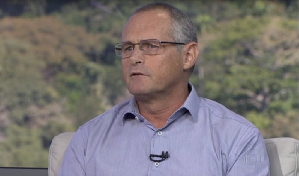 m dia após a prisão de seis integrantes da cúpula da maior facção criminosa do estado, o secretário de Segurança Pública do Rio, José Mariano Beltrame, pediu que a sociedade inclua outros elementos na discussão de segurança fora a polícia. O dirigente cobrou resultados em outras áreas, como na assistência social; "As pessoas acham que segurança pública é sinônimo de polícia", disse; "Há que se discutir essa questão da violência urbana através de seus órgãos responsáveis: assistência social, geração de emprego, políticas para a juventude", acrescentou (Foto: Leonardo Lucena) m dia após a prisão de seis integrantes da cúpula da maior facção criminosa do estado, o secretário de Segurança Pública do Rio, José Mariano Beltrame, pediu que a sociedade inclua outros elementos na discussão de segurança fora a polícia. O dirigente cobrou resultados em outras áreas, como na assistência social; "As pessoas acham que segurança pública é sinônimo de polícia", disse; "Há que se discutir essa questão da violência urbana através de seus órgãos responsáveis: assistência social, geração de emprego, políticas para a juventude", acrescentou