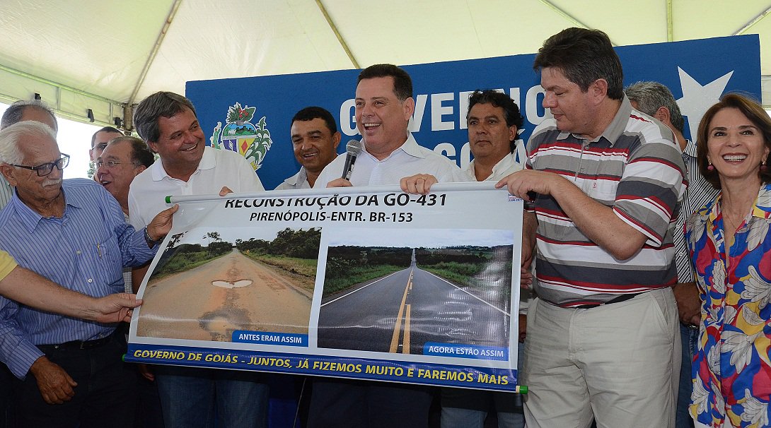 Dando sequência à agenda de inaugurações pelo interior do Estado, o governador realizou entrega de 27 km da GO-431, que é uma via importante para o turismo da região; trecho foi todo reformado e sinalizado; em Pirenópolis, Marconi também entregou quadras cobertas poliesportivas em escolas e 89 Cheques Moradia; prefeito da cidade, Nivaldo Melo, ressaltou a parceria entre governo do Estado e prefeitura e elogiou o espírito republicano de Marconi (Foto: José Barbacena) Dando sequência à agenda de inaugurações pelo interior do Estado, o governador realizou entrega de 27 km da GO-431, que é uma via importante para o turismo da região; trecho foi todo reformado e sinalizado; em Pirenópolis, Marconi também entregou quadras cobertas poliesportivas em escolas e 89 Cheques Moradia; prefeito da cidade, Nivaldo Melo, ressaltou a parceria entre governo do Estado e prefeitura e elogiou o espírito republicano de Marconi