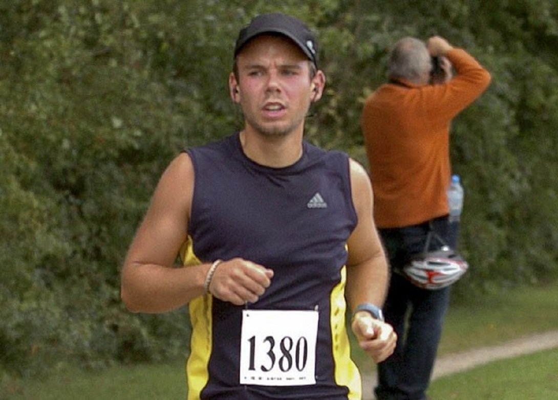 Andreas Lubitz suspeito de deliberadamente derrubar o avião nos Alpes franceses, havia dito à sua namorada que estava sob tratamento psiquiátrico e que estava planejando um gesto espetacular de que todos se lembrariam, informou o jornal alemão Bild; "Quando eu ouvi sobre o acidente, me lembrei de uma frase, de novo e de novo, que ele disse", relatou a mulher, uma comissária de bordo de 26 anos; "'Um dia eu vou fazer algo que vai mudar o sistema, e então todo mundo vai saber meu nome e lembrar-se dele'."; disse ela
(Foto: José Barbacena) Andreas Lubitz suspeito de deliberadamente derrubar o avião nos Alpes franceses, havia dito à sua namorada que estava sob tratamento psiquiátrico e que estava planejando um gesto espetacular de que todos se lembrariam, informou o jornal alemão Bild; "Quando eu ouvi sobre o acidente, me lembrei de uma frase, de novo e de novo, que ele disse", relatou a mulher, uma comissária de bordo de 26 anos; "'Um dia eu vou fazer algo que vai mudar o sistema, e então todo mundo vai saber meu nome e lembrar-se dele'."; disse ela