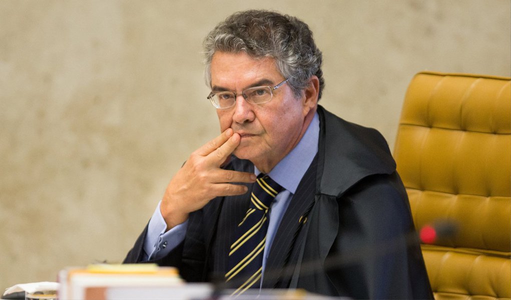 Um dos inquéritos abertos pelo STF para investigar parlamentares citados na investigação foi redistribuído para o ministro Marco Aurélio; com a mudança, o inquérito contra o deputado federal Arthur Lira (PP-AL) e o senador Benedito de Lira (PP-AL) sai da relatoria do ministro Teori Zavascki; o ministro Teori Zavascki continua como relator dos demais inquéritos da Lava Jato no Supremo (Foto: Gisele Federicce) Um dos inquéritos abertos pelo STF para investigar parlamentares citados na investigação foi redistribuído para o ministro Marco Aurélio; com a mudança, o inquérito contra o deputado federal Arthur Lira (PP-AL) e o senador Benedito de Lira (PP-AL) sai da relatoria do ministro Teori Zavascki; o ministro Teori Zavascki continua como relator dos demais inquéritos da Lava Jato no Supremo