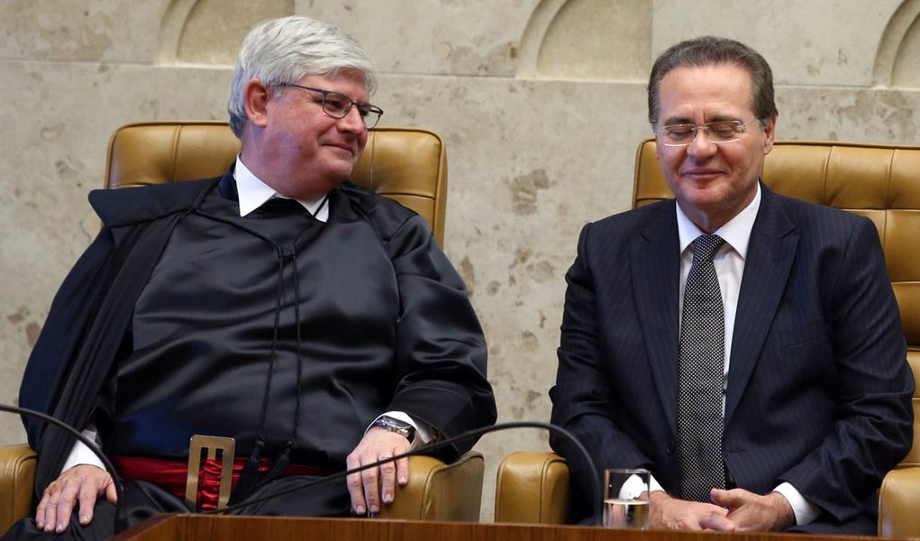 Presidente do Senado, Renan Calheiros (PMDB-AL), afirmou nesta segunda-feira que quer uma decisão rápida da Comissão de Constituição, Justiça e Cidadania (CCJ) sobre a recondução do Procurador-Geral da República, Rodrigo Janot; segundo a senadora Vanessa Grazziotin (PCdoB-AM), a recondução não encontrará resistência no Senado, porque 'o resultado da eleição interna do Ministério Público, na qual Janot foi o mais votado, dá força ao atual procurador-geral' (Foto: Roberta Namour) Presidente do Senado, Renan Calheiros (PMDB-AL), afirmou nesta segunda-feira que quer uma decisão rápida da Comissão de Constituição, Justiça e Cidadania (CCJ) sobre a recondução do Procurador-Geral da República, Rodrigo Janot; segundo a senadora Vanessa Grazziotin (PCdoB-AM), a recondução não encontrará resistência no Senado, porque 'o resultado da eleição interna do Ministério Público, na qual Janot foi o mais votado, dá força ao atual procurador-geral'