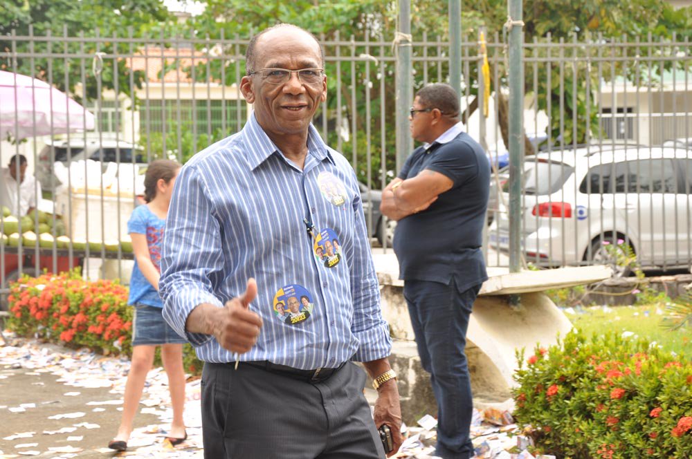 Deputado estadual Antônio dos Santos (PSC) defende posição conjunta da oposição sobre a eleição da Mesa Diretora; “Minha posição é que a gente discuta na oposição os nomes, o perfil, a condição de gerir a Casa, e não sentar e hipotecar a ‘A’ ou ‘B’, afinal de contas é um poder que estará sendo representando nos próximos anos por um novo representante, e a gente vai analisar, e eu prefiro fazer isso numa combinação com os colegas. Respeitarei a posição da maioria e é bom que saiamos juntos", disse (Foto: Valter Lima) Deputado estadual Antônio dos Santos (PSC) defende posição conjunta da oposição sobre a eleição da Mesa Diretora; “Minha posição é que a gente discuta na oposição os nomes, o perfil, a condição de gerir a Casa, e não sentar e hipotecar a ‘A’ ou ‘B’, afinal de contas é um poder que estará sendo representando nos próximos anos por um novo representante, e a gente vai analisar, e eu prefiro fazer isso numa combinação com os colegas. Respeitarei a posição da maioria e é bom que saiamos juntos", disse