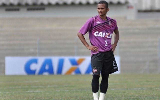 As boas atuações lhe renderam um lugar no Atlético, que apesar de ter se saído, já foi informado pelo presidente Mario Celso Petraglia que não terá seu vínculo renovado (Foto: Luis Mauro Queiroz) As boas atuações lhe renderam um lugar no Atlético, que apesar de ter se saído, já foi informado pelo presidente Mario Celso Petraglia que não terá seu vínculo renovado