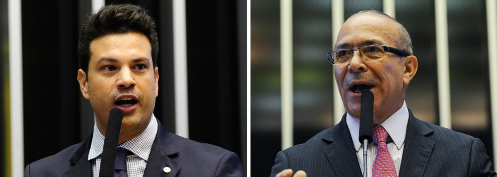 Em mais uma agressão do PMDB a Dilma, o ministro da Aviação Civil, Eliseu Padilha, recusou o convite feito pela presidente para assumir a coordenação política do governo; quem afirma é o líder do PMDB na Câmara, Leonardo Picciani (RJ); indicação teria esbarrado na resistência do presidente da Câmara, Eduardo Cunha, desafeto do governo; oficialmente, porém, a recusa foi justificada pelo fato de Padilha ter um filho recém-nascido e ter sofrido "um veto" da mulher (Foto: Paulo Emílio) Em mais uma agressão do PMDB a Dilma, o ministro da Aviação Civil, Eliseu Padilha, recusou o convite feito pela presidente para assumir a coordenação política do governo; quem afirma é o líder do PMDB na Câmara, Leonardo Picciani (RJ); indicação teria esbarrado na resistência do presidente da Câmara, Eduardo Cunha, desafeto do governo; oficialmente, porém, a recusa foi justificada pelo fato de Padilha ter um filho recém-nascido e ter sofrido "um veto" da mulher