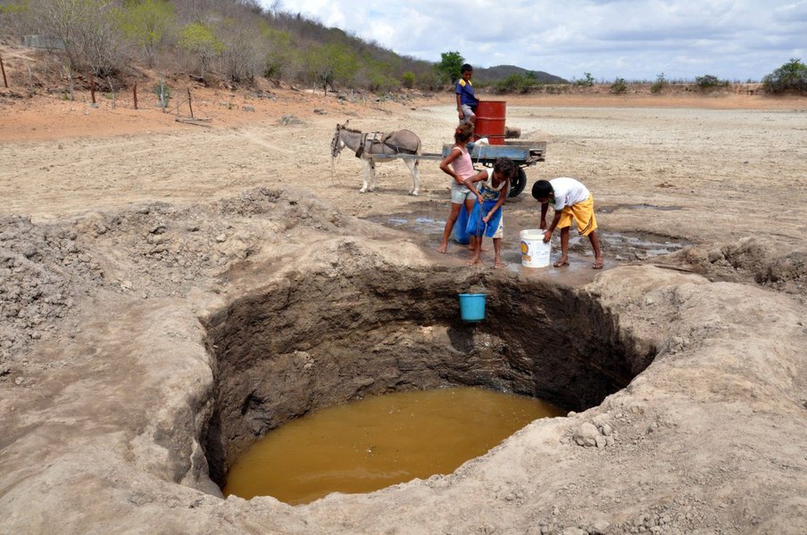 O objetivo é discutir a necessidade de recursos para amenizar os devastadores efeitos da seca na região. Outra pauta a ser abordada são as obras estruturadoras da Região Nordeste. A transposição do Rio São Francisco, a criação de adutoras e barragens são alguns exemplos (Foto: Renata Paiva) O objetivo é discutir a necessidade de recursos para amenizar os devastadores efeitos da seca na região. Outra pauta a ser abordada são as obras estruturadoras da Região Nordeste. A transposição do Rio São Francisco, a criação de adutoras e barragens são alguns exemplos