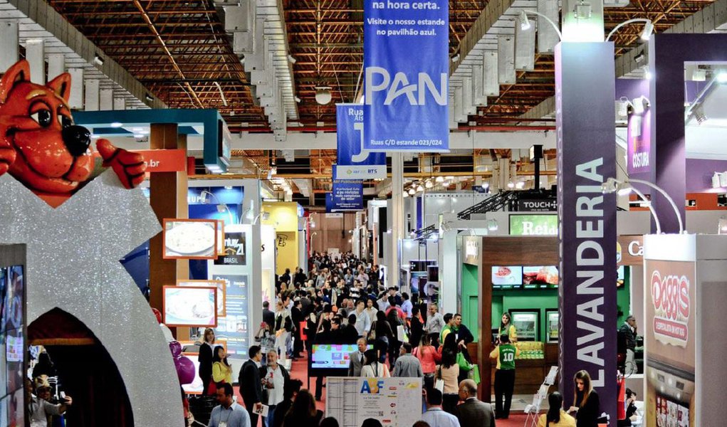 Expo Franchising ABF Rio, consolidada como uma das dez maiores feiras do mundo, terá a exposição, em outubro, de 260 marcas em busca de empreendedores dos quatro cantos do país, interessados em franquias consagradas de produtos e serviços; mesmo em um ano economicamente mais fraco, o setor de franquias cresceu nominalmente 9,2% no primeiro trimestre de 2015 (Foto: Gisele Federicce) Expo Franchising ABF Rio, consolidada como uma das dez maiores feiras do mundo, terá a exposição, em outubro, de 260 marcas em busca de empreendedores dos quatro cantos do país, interessados em franquias consagradas de produtos e serviços; mesmo em um ano economicamente mais fraco, o setor de franquias cresceu nominalmente 9,2% no primeiro trimestre de 2015