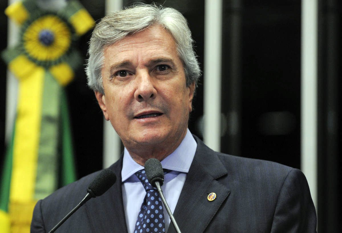 Em discurso na tribuna do Senado, senador Fernando Collor (PTB-AL).
Moreira Mariz/Ag�ncia Senado (Foto: Gisele Federicce) Em discurso na tribuna do Senado, senador Fernando Collor (PTB-AL).
Moreira Mariz/Ag�ncia Senado