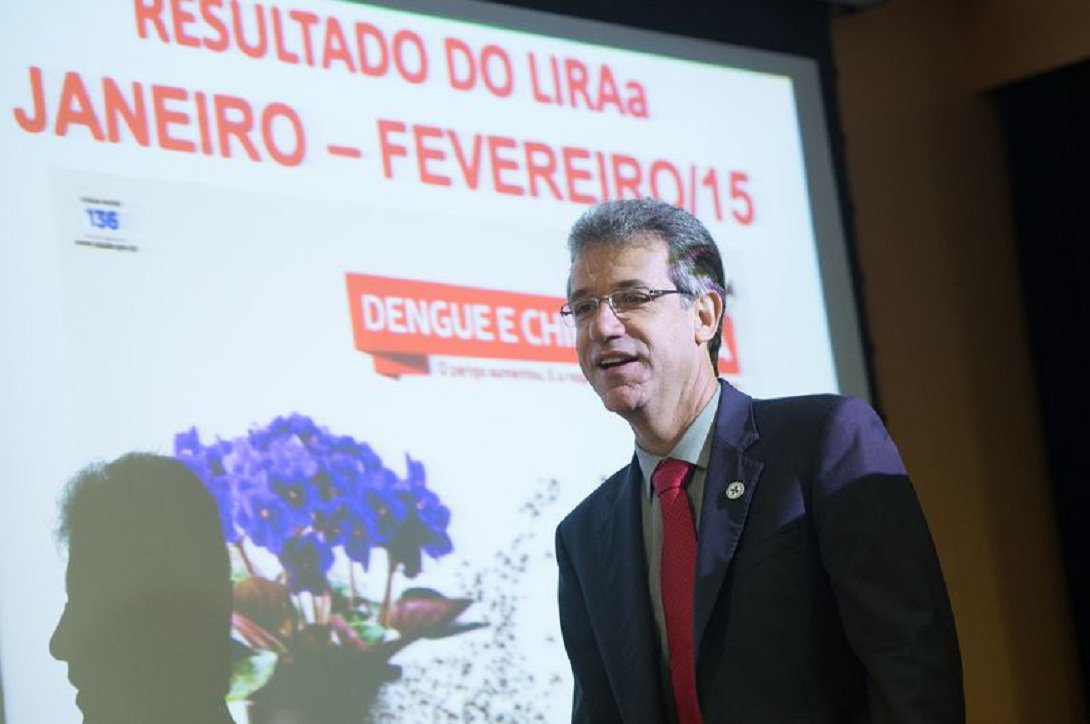 Ministério da Saúde, Arthur Chioro, informou que foram registrados, de janeiro até o dia 7 deste mês, 224,1 mil casos de dengue em todo o país; número representa aumento de 162% quando comparado ao mesmo período do ano passado; estado do Acre apresenta a maior incidência de dengue, com 695,4 casos para cada 100 mil habitantes, seguido por Goiás, com 401 casos para cada 100 mil habitantes, e por São Paulo, com 281 casos para cada 100 mil habitantes (Foto: José Barbacena) Ministério da Saúde, Arthur Chioro, informou que foram registrados, de janeiro até o dia 7 deste mês, 224,1 mil casos de dengue em todo o país; número representa aumento de 162% quando comparado ao mesmo período do ano passado; estado do Acre apresenta a maior incidência de dengue, com 695,4 casos para cada 100 mil habitantes, seguido por Goiás, com 401 casos para cada 100 mil habitantes, e por São Paulo, com 281 casos para cada 100 mil habitantes