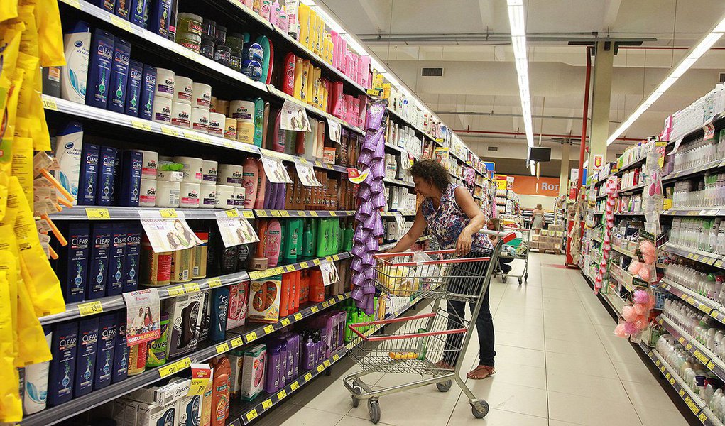 O Índice Geral de Preços-Disponibilidade Interna (IGP-DI) avançou 0,53 por cento em fevereiro, contra alta de 0,67 por cento no mês anterior, diante da desaceleração da alta dos preços ao consumidor (Foto: Paulo Emílio) O Índice Geral de Preços-Disponibilidade Interna (IGP-DI) avançou 0,53 por cento em fevereiro, contra alta de 0,67 por cento no mês anterior, diante da desaceleração da alta dos preços ao consumidor