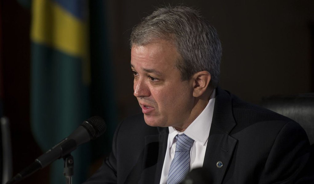 O secretário do Tesouro Nacional, Marcelo Saintive, avalia que não existe risco de mudança no grau de investimento dos títulos do governo federal por parte das agências de classificação; "A agência de rating basicamente olha a credibilidade da política fiscal. Tem sido demonstrado, na verdade, que é a meta de superávit é uma meta do governo, da presidenta Dilma, que a gente tem buscado, a cada momento, anunciar medidas que dão, alimentam e sinalizam para o alcance dessa meta. Então, agência de rating, na verdade, avalia a credibilidade da política fiscal", disse (Foto: Paulo Emílio) O secretário do Tesouro Nacional, Marcelo Saintive, avalia que não existe risco de mudança no grau de investimento dos títulos do governo federal por parte das agências de classificação; "A agência de rating basicamente olha a credibilidade da política fiscal. Tem sido demonstrado, na verdade, que é a meta de superávit é uma meta do governo, da presidenta Dilma, que a gente tem buscado, a cada momento, anunciar medidas que dão, alimentam e sinalizam para o alcance dessa meta. Então, agência de rating, na verdade, avalia a credibilidade da política fiscal", disse