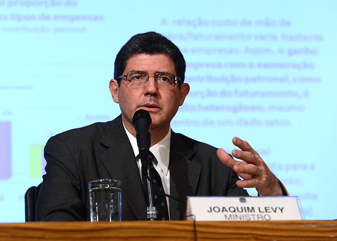 Já é quase consenso entre analistas econômicos que apesar dos cortes substanciais no orçamento, o governo federal não conseguirá cumprir em 2015 a meta de 1,2% do PIB de superávit primário (Foto: Laura Carvalho) Já é quase consenso entre analistas econômicos que apesar dos cortes substanciais no orçamento, o governo federal não conseguirá cumprir em 2015 a meta de 1,2% do PIB de superávit primário