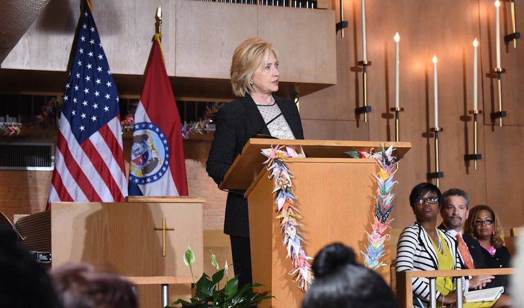 Correspondência eletrónica de Hillary Clinton tem sido motivo de discussão desde que admitiu, em março, que usou uma conta privada para toda a sua correspondência eletrônica enquanto era secretária de Estado, entre 2009 e 2013; seus rivais republicanos acusam a candidata às eleições presidenciais de 2016 de ter usado uma conta privada para manter a correspondência fora dos registros oficiais (Foto: Roberta Namour) Correspondência eletrónica de Hillary Clinton tem sido motivo de discussão desde que admitiu, em março, que usou uma conta privada para toda a sua correspondência eletrônica enquanto era secretária de Estado, entre 2009 e 2013; seus rivais republicanos acusam a candidata às eleições presidenciais de 2016 de ter usado uma conta privada para manter a correspondência fora dos registros oficiais
