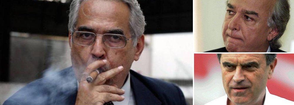 "Por que são sempre os mesmos intermediários?", questionava, em 1988, o cartola Eurico Miranda, presidente do Vasco da Gama; "Por que os clubes que eles exploram estão de mal a pior e eles estão sempre bem? Por que ingressaram no esporte, por meio do jornalismo, e o deixaram e passaram a ser exploradores do mesmo? Provoquem- me, para que eu diga tudo o que sei!", dizia; no artigo, Miranda denunciava os intermediários J. Hawilla, da Traffic, e Kleber Leite, da Klefer (Foto: Leonardo Attuch) www.brasil247.com - "Por que são sempre os mesmos intermediários?", questionava, em 1988, o cartola Eurico Miranda, presidente do Vasco da Gama; "Por que os clubes que eles exploram estão de mal a pior e eles estão sempre bem? Por que ingressaram no esporte, por meio do jornalismo, e o deixaram e passaram a ser exploradores do mesmo? Provoquem- me, para que eu diga tudo o que sei!", dizia; no artigo, Miranda denunciava os intermediários J. Hawilla, da Traffic, e Kleber Leite, da Klefer