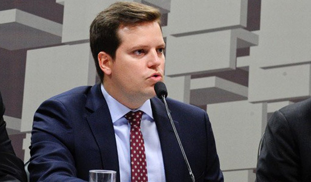 Segundo o novo superintendente-geral do Conselho Administrativo de Defesa Econômica (Cade), Eduardo Frade, órgão busca evidências de acerto entre empresas para além da Petrobrás e das obras de Angra 3: “Estamos procurando evidências em tudo que é tipo de mercado. Isso aí estamos fazendo com a ciência de que é possível, sim, que haja cartéis em outros setores” (Foto: Roberta Namour) Segundo o novo superintendente-geral do Conselho Administrativo de Defesa Econômica (Cade), Eduardo Frade, órgão busca evidências de acerto entre empresas para além da Petrobrás e das obras de Angra 3: “Estamos procurando evidências em tudo que é tipo de mercado. Isso aí estamos fazendo com a ciência de que é possível, sim, que haja cartéis em outros setores”