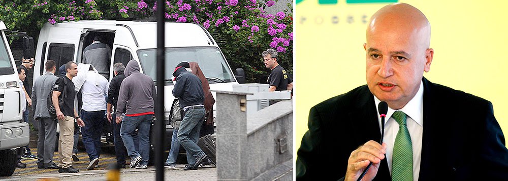 Para o ministro da Controladoria Geral da União Valdir Simão, em caso de acordo de leniência, além da multa, a empreiteira envolvida na Lava Jato deve ressarcir os cofres da estatal: ‘A Petrobras vai contabilizar um valor de prejuízo em função da corrupção. O dano vai ser a reparação. Isso é o piso’; estima-se que essa quantia possa chegar a US$ 4,2 bilhões (Foto: Roberta Namour) Para o ministro da Controladoria Geral da União Valdir Simão, em caso de acordo de leniência, além da multa, a empreiteira envolvida na Lava Jato deve ressarcir os cofres da estatal: ‘A Petrobras vai contabilizar um valor de prejuízo em função da corrupção. O dano vai ser a reparação. Isso é o piso’; estima-se que essa quantia possa chegar a US$ 4,2 bilhões