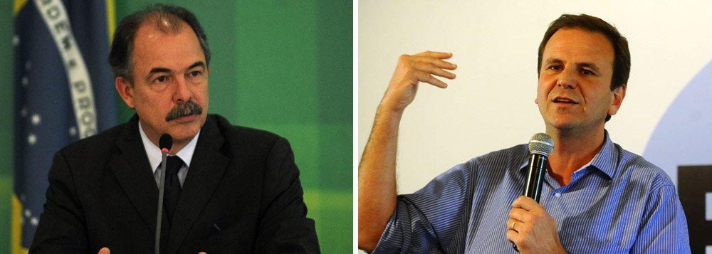 Ministro Aloizio Mercadante (Casa Civil) considerou que a judicialização, como fez o prefeito do Rio, Eduardo Paes, é um caminho natural em casos de litígio; ele se referiu à pressão dos governos estaduais e municipais para que o governo Dilma mude o indexador das dívidas com a União; a medida, sancionada em novembro passada, ainda não entrou em vigor; Mercadante elogiou a parceria com Paes, chamando-o de "aliado", em projetos estruturais, e afirmou acreditar que União e a prefeitura do Rio vão se entender; "Com a qualidade da parceria vamos superar esse conflito rapidamente e com amplo entendimento" (Foto: Leonardo Lucena) Ministro Aloizio Mercadante (Casa Civil) considerou que a judicialização, como fez o prefeito do Rio, Eduardo Paes, é um caminho natural em casos de litígio; ele se referiu à pressão dos governos estaduais e municipais para que o governo Dilma mude o indexador das dívidas com a União; a medida, sancionada em novembro passada, ainda não entrou em vigor; Mercadante elogiou a parceria com Paes, chamando-o de "aliado", em projetos estruturais, e afirmou acreditar que União e a prefeitura do Rio vão se entender; "Com a qualidade da parceria vamos superar esse conflito rapidamente e com amplo entendimento"