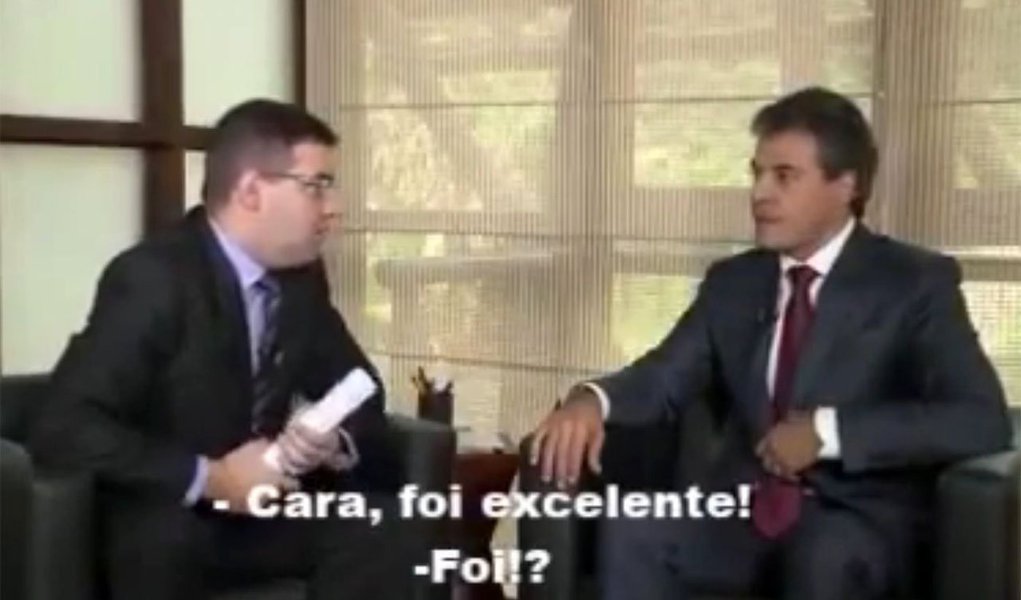 Governador conversou na terça-feira 28 com o jornalista Denian Couto, da TV e-Paraná, sobre a greve dos professores e servidores públicos no estado; no final da entrevista, sem saber que a conversa ainda estava sendo gravada, o repórter comentou: "Cara, foi excelente!"; Richa rebateu, satisfeito: "Foi?" (Foto: Gisele Federicce) Governador conversou na terça-feira 28 com o jornalista Denian Couto, da TV e-Paraná, sobre a greve dos professores e servidores públicos no estado; no final da entrevista, sem saber que a conversa ainda estava sendo gravada, o repórter comentou: "Cara, foi excelente!"; Richa rebateu, satisfeito: "Foi?"