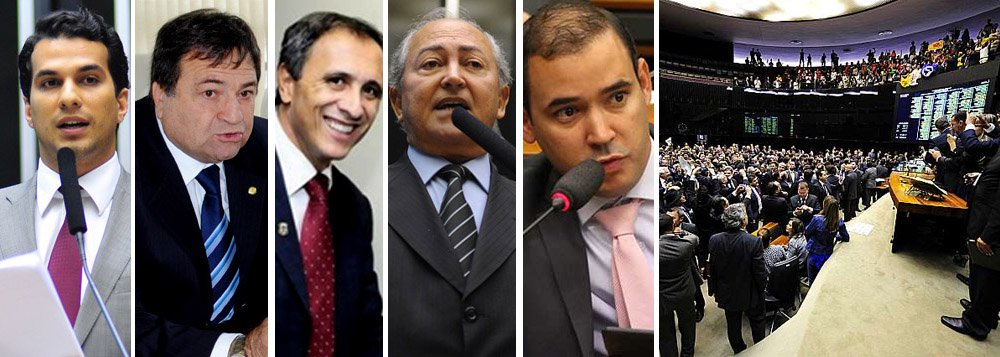 Plenário da Câmara dos Deputados rejeitou na madrugada desta quarta-feira, 1º, o texto da comissão especial para a PEC que reduz a maioridade penal; foram 303 votos a favor da PEC, quando o mínimo necessário eram 308, 184 votos contra e 3 abstenções; dos oito deputados da bancada do Tocantins, os cinco homens votaram pela redução da maioridade: Irajá Abreu (PSD), César Halum (PRB), Carlos Gaguim (PMDB), Lázaro Botelho (PP) e Vicentinho Júnior (PSB); deputadas Professora Dorinha (DEM), Dulce Miranda (PMDB) e Josi Nunes (PMDB) votaram pela manutenção da maioridade em 18 anos; presidente da Câmara, Eduardo Cunha (PMDB), avisou que apesar da derrota, o Plenário ainda tem de votar o texto original da proposta ou outras emendas que tramitam em conjunto (Foto: Aquiles Lins) Plenário da Câmara dos Deputados rejeitou na madrugada desta quarta-feira, 1º, o texto da comissão especial para a PEC que reduz a maioridade penal; foram 303 votos a favor da PEC, quando o mínimo necessário eram 308, 184 votos contra e 3 abstenções; dos oito deputados da bancada do Tocantins, os cinco homens votaram pela redução da maioridade: Irajá Abreu (PSD), César Halum (PRB), Carlos Gaguim (PMDB), Lázaro Botelho (PP) e Vicentinho Júnior (PSB); deputadas Professora Dorinha (DEM), Dulce Miranda (PMDB) e Josi Nunes (PMDB) votaram pela manutenção da maioridade em 18 anos; presidente da Câmara, Eduardo Cunha (PMDB), avisou que apesar da derrota, o Plenário ainda tem de votar o texto original da proposta ou outras emendas que tramitam em conjunto