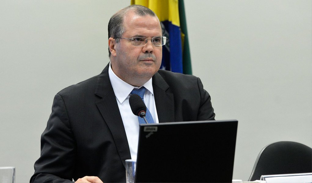 O presidente do Banco Central, Alexandre Tombini, afirmou neste domingo que o ajuste econômico promovido pelo governo é necessário, ainda que cobre um preço sobre o crescimento da atividade no curto prazo; "Esse processo de ajuste tem um preço sobre o crescimento no curto prazo, mas é essencial para restaurar o crescimento sustentável nos próximos anos", disse Tombini (Foto: Leonardo Attuch) O presidente do Banco Central, Alexandre Tombini, afirmou neste domingo que o ajuste econômico promovido pelo governo é necessário, ainda que cobre um preço sobre o crescimento da atividade no curto prazo; "Esse processo de ajuste tem um preço sobre o crescimento no curto prazo, mas é essencial para restaurar o crescimento sustentável nos próximos anos", disse Tombini