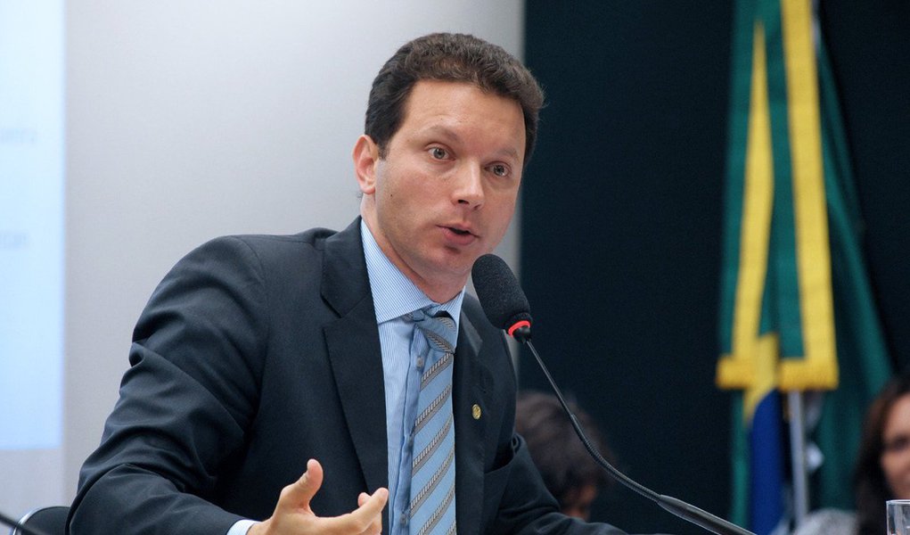 Denúncia foi feita pelo procurador-geral da República, Rodrigo Janot; Nelson Marchezan Júnior (PSDB-RS) ofendeu um promotor de Justiça e um juiz do TRE-RS, durante um comício eleitoral em outubro de 2013, realizado em cidade gaúcha (Foto: Gisele Federicce) Denúncia foi feita pelo procurador-geral da República, Rodrigo Janot; Nelson Marchezan Júnior (PSDB-RS) ofendeu um promotor de Justiça e um juiz do TRE-RS, durante um comício eleitoral em outubro de 2013, realizado em cidade gaúcha