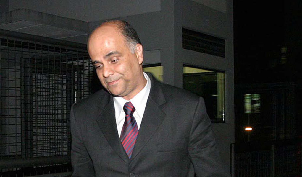O empresário Marcos Valério foi condenado a quatro anos e oito meses de prisão por omitir informações à Receita Federal sobre valores auferidos em 2003 e 2004, provocando prejuízo de R$ 1,9 milhão aos cofres públicos; o publicitário não conseguiu comprovar a origem do dinheiro que transitou pelas contas particulares dele e da mulher, Renilda Maria Santiago Fernandes de Souza (Foto: Valter Lima) O empresário Marcos Valério foi condenado a quatro anos e oito meses de prisão por omitir informações à Receita Federal sobre valores auferidos em 2003 e 2004, provocando prejuízo de R$ 1,9 milhão aos cofres públicos; o publicitário não conseguiu comprovar a origem do dinheiro que transitou pelas contas particulares dele e da mulher, Renilda Maria Santiago Fernandes de Souza
