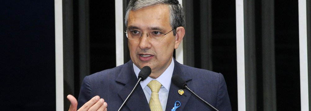 Código de Defesa do Consumidor, benefício para os microempreendedores individuais e o direito de renúncia à prescrição penal são temas de projetos de lei apresentados pelo senador Eduardo Amorim (PSC), que já estão prontos para análise, informa texto enviado pela assessoria do parlamentar; um dos projetos tem como justificação a contagem de prazo no qual o cidadão pode reclamar, em juízo, a respeito de algum defeito do bem adquirido ou de um serviço prestado, a partir do término da garantia contratual (Foto: Valter Lima) Código de Defesa do Consumidor, benefício para os microempreendedores individuais e o direito de renúncia à prescrição penal são temas de projetos de lei apresentados pelo senador Eduardo Amorim (PSC), que já estão prontos para análise, informa texto enviado pela assessoria do parlamentar; um dos projetos tem como justificação a contagem de prazo no qual o cidadão pode reclamar, em juízo, a respeito de algum defeito do bem adquirido ou de um serviço prestado, a partir do término da garantia contratual