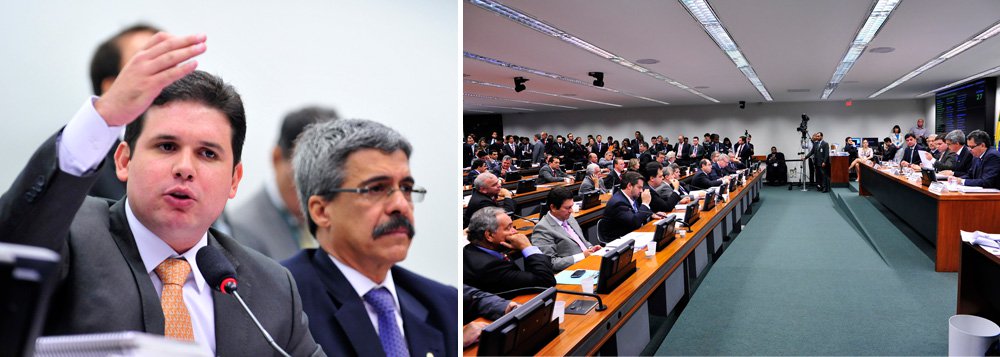 A primeira reunião da CPI da Petrobras na Câmara dos deputados começou fervendo nesta manhã e faltou pouco para que parlamentares trocassem tapas; clima esquentou porque o presidente do colegiado, deputado Hugo Motta (PMDB-PB), anunciou a criação de quatro sub-relatorias, que, na interpretação dos petistas, visam enfraquecer o PT, que tem a relatoria, na pessoa do deputado Luiz Sergio (PT-RJ); exaltado, o deputado Edmilson Rodrigues (PSOL-PA) levantou de sua cadeira e chamou Hugo Motta de "moleque" (Foto: Romulo Faro) A primeira reunião da CPI da Petrobras na Câmara dos deputados começou fervendo nesta manhã e faltou pouco para que parlamentares trocassem tapas; clima esquentou porque o presidente do colegiado, deputado Hugo Motta (PMDB-PB), anunciou a criação de quatro sub-relatorias, que, na interpretação dos petistas, visam enfraquecer o PT, que tem a relatoria, na pessoa do deputado Luiz Sergio (PT-RJ); exaltado, o deputado Edmilson Rodrigues (PSOL-PA) levantou de sua cadeira e chamou Hugo Motta de "moleque"