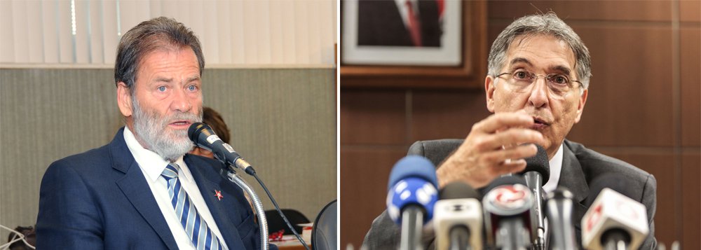 Governador sanciona hoje, na Assembleia de Minas, a histórica lei de equiparação do piso salarial da educação no estado; líder do governo na casa, o deputado Durval Ângelo falou em fim de uma era "aecista"; "Nos doze anos dos tucanos tivemos 12 greves de professores, inclusive uma dramática, de 112 dias", afirmou; "Pimentel sepulta uma era, é o grande marco de seu governo. É a primeira vez na história republicana mineira que um governador vem, à convite do presidente (da Assembleia de Minas, Adalclever Lopes), sancionar uma lei e agradecer aos deputados", completou o parlamentar (Foto: Luis Mauro Queiroz) Governador sanciona hoje, na Assembleia de Minas, a histórica lei de equiparação do piso salarial da educação no estado; líder do governo na casa, o deputado Durval Ângelo falou em fim de uma era "aecista"; "Nos doze anos dos tucanos tivemos 12 greves de professores, inclusive uma dramática, de 112 dias", afirmou; "Pimentel sepulta uma era, é o grande marco de seu governo. É a primeira vez na história republicana mineira que um governador vem, à convite do presidente (da Assembleia de Minas, Adalclever Lopes), sancionar uma lei e agradecer aos deputados", completou o parlamentar