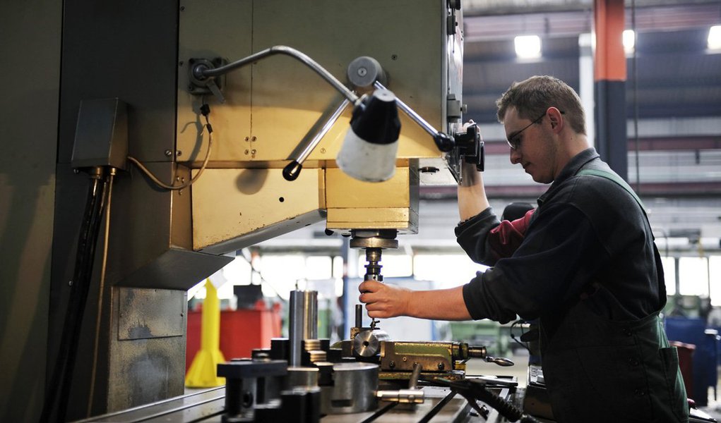 A produção industrial brasileira surpreendeu em junho ao subir 0,6 por cento, interrompendo três meses de queda e no melhor resultado em quase um ano, com a retomada do crescimento em bens de consumo e bens de capital; resultado mensal é o melhor desde julho de 2014 (Foto: Gisele Federicce) A produção industrial brasileira surpreendeu em junho ao subir 0,6 por cento, interrompendo três meses de queda e no melhor resultado em quase um ano, com a retomada do crescimento em bens de consumo e bens de capital; resultado mensal é o melhor desde julho de 2014