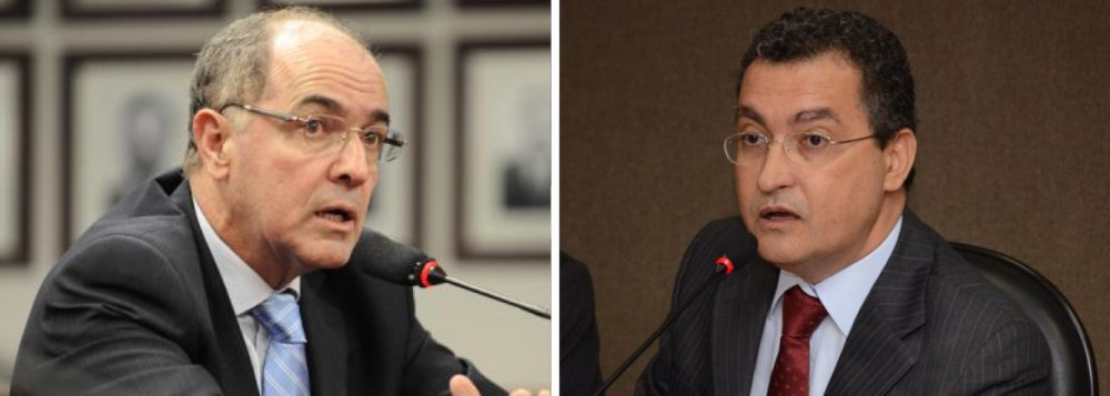 Presidente do DEM (Democratas) na Bahia, o deputado federal José Carlos Aleluia partiu para cima do governo do Estado após vazarem fotos de presos da Penitenciária Lemos Brito, em Salvador, ostentando festas com churrasco e bebidas alcoólicas além de armas e suplementos alimentares. "Presídio não é parque de diversões, governador Rui Costa"; segundo o sindicato dos agentes penitenciários, 'a permissividade' seria consequência de acordo para evitar rebeliões; "Mais uma vez o PT faz conchavo com bandidos", diz Aleluia (Foto: Romulo Faro) Presidente do DEM (Democratas) na Bahia, o deputado federal José Carlos Aleluia partiu para cima do governo do Estado após vazarem fotos de presos da Penitenciária Lemos Brito, em Salvador, ostentando festas com churrasco e bebidas alcoólicas além de armas e suplementos alimentares. "Presídio não é parque de diversões, governador Rui Costa"; segundo o sindicato dos agentes penitenciários, 'a permissividade' seria consequência de acordo para evitar rebeliões; "Mais uma vez o PT faz conchavo com bandidos", diz Aleluia