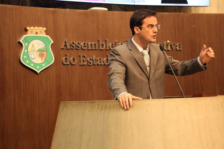 A PEC que propõe o fim do voto secreto na Assembléia Legislativa, de autoria do deputado estadual Capitão Wagner, já coletou as assinaturas necessárias e foi protocolada, estando agora na Comissão de Constituição, Justiça e Redação para análise (Foto: Fatima 247) A PEC que propõe o fim do voto secreto na Assembléia Legislativa, de autoria do deputado estadual Capitão Wagner, já coletou as assinaturas necessárias e foi protocolada, estando agora na Comissão de Constituição, Justiça e Redação para análise